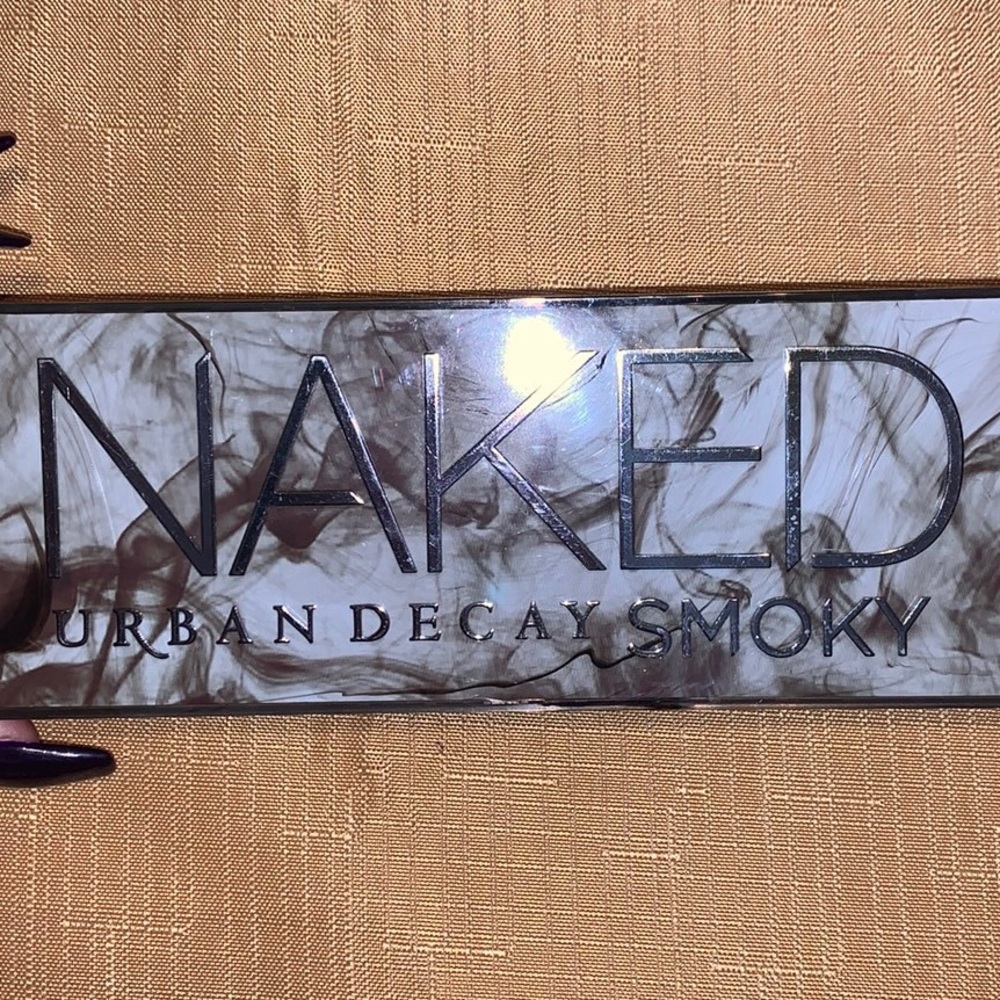 ✨Urban Decay Naked Smoky eyeshadow palette